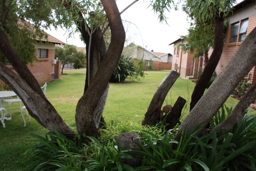 2 Bedroom Property for Sale in Langenhovenpark Free State
